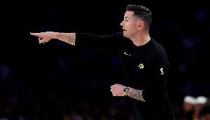 APP下载-将火箭限制在98分！雷迪克：我们在防守端倾尽全力 很自豪