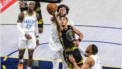 APP下载-【现场】勇士主场不敌湖人 胜率仍在五成上下挣扎