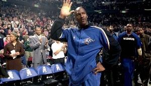 模拟器试玩-韦德：乔丹在奇才场均20+已很出色 但詹姆斯保持的水平世所未见