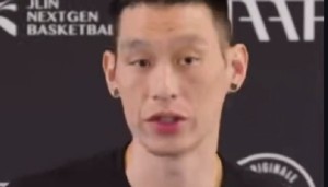 模拟器试玩-书豪谈如何在板凳席帮助球队：看到队友表现挣扎时 我会鼓励他们