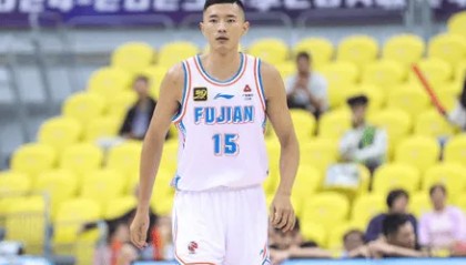 陈林坚：在场上打得很放松，现在慢慢学会主动交流了