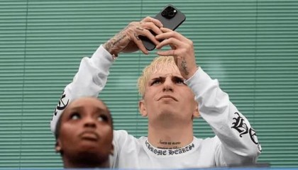 Kaiyun Sports-卡拉格批评切尔西新援加纳乔观赛玩手机，转会费创曼联青训纪录