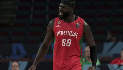 独木难支！科塔上半场8投5中砍下12分7篮板 葡萄牙落后22分
