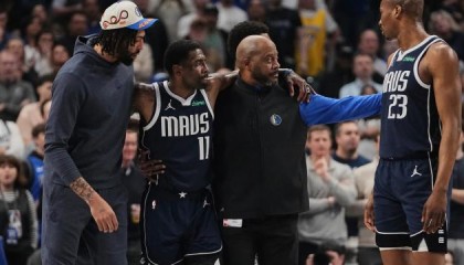 APP下载-悲情！欧文膝盖重伤，独行侠崩塌？哈里森豪赌血亏