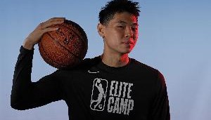 模拟器试玩-崔永熙：盼在123号位摇摆 帮小胡徐杰分担压力 徐师傅是打中锋的