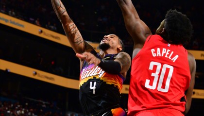 开云体育-首节领先21分，34次罚球！仍然被火箭队完成赛季横扫，7连胜！