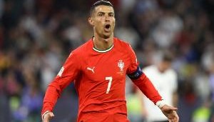 开云体育-世预赛射手榜：C罗38球距离榜首只差1球，梅西36球、莱万31球