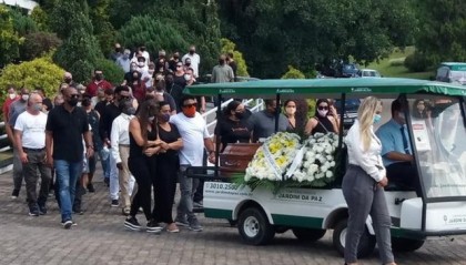 APP下载-伤心小罗未出席母亲葬礼 大罗父母感染新冠但治愈